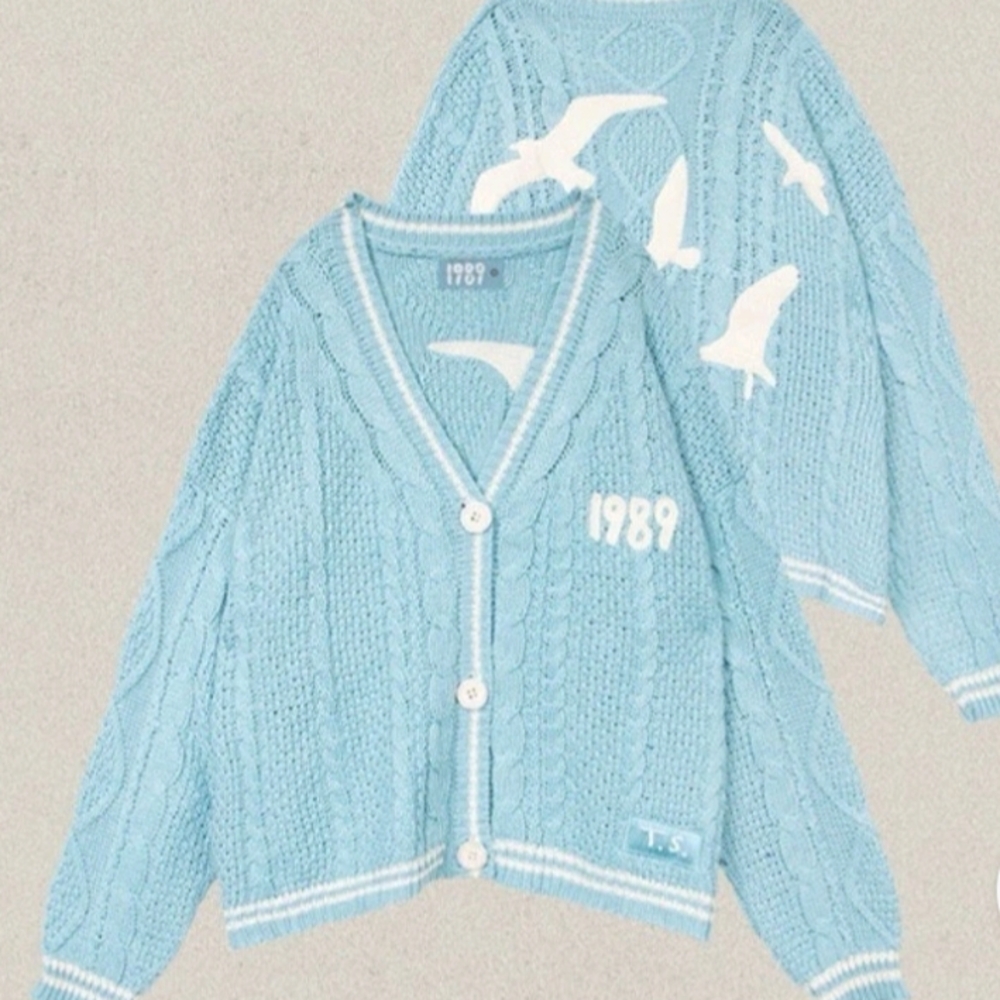 Taylor Swift 1989 Blue Cable Knit Women's Sweater NWT Size XS/S